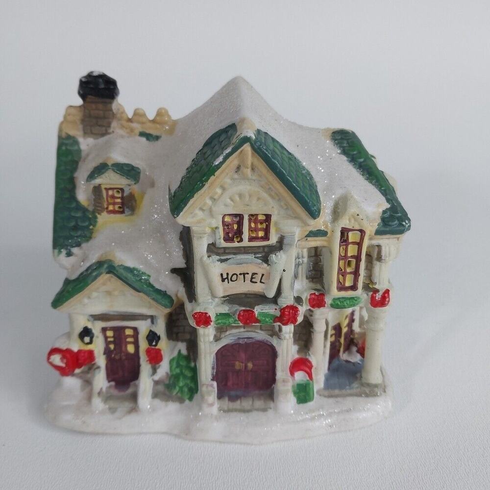 Cobblestone Corners 2004‎ Windham Heights Hotel Christmas Village Snow Covered